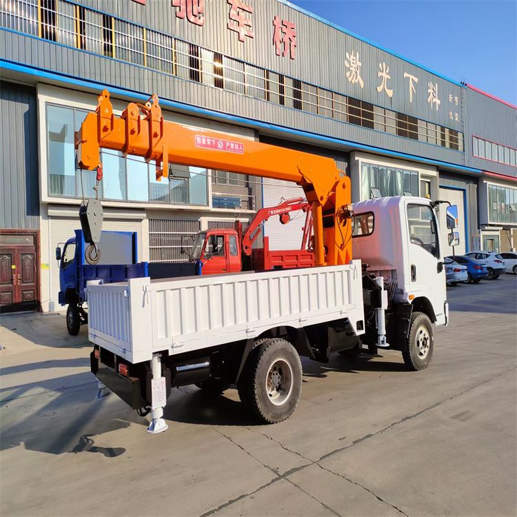 乌当区三轮随车吊定制 农用改装机自备吊中瑞长期出售